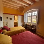 Chateau De Lugerat 3*