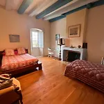 Chateau De Lugerat Bed & Breakfast Bignac