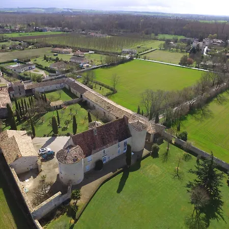 Bed & Breakfast Chateau De Lugerat 3*