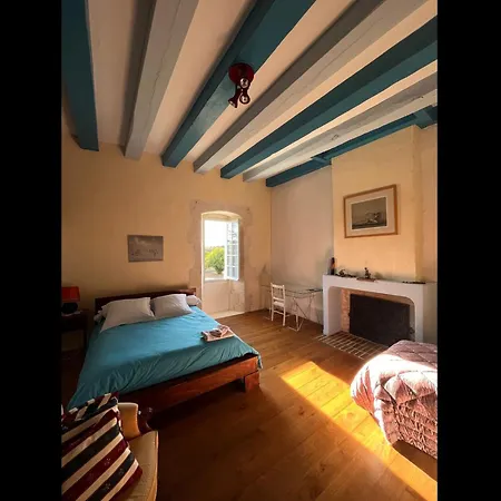 Bed & Breakfast Chateau De Lugerat 3*