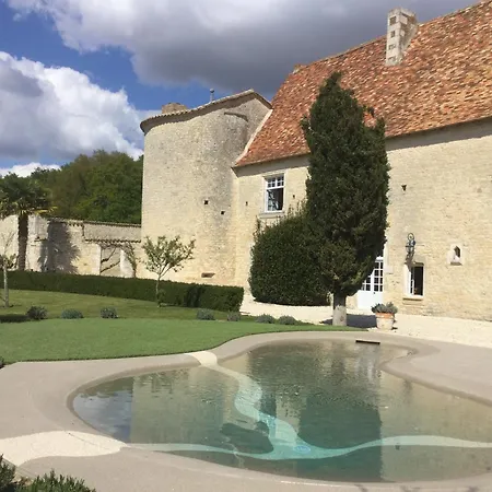 Chateau De Lugerat Bed & Breakfast