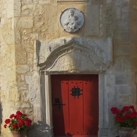 Chateau De Lugerat Bed & Breakfast