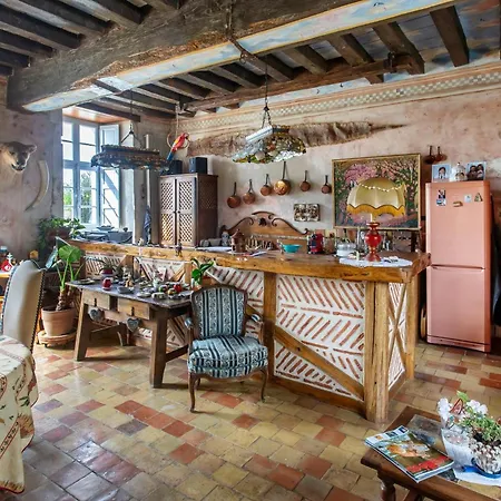 Chateau De Lugerat Bed & Breakfast 3*