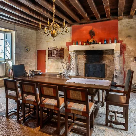 Chateau De Lugerat Bed & Breakfast Bignac