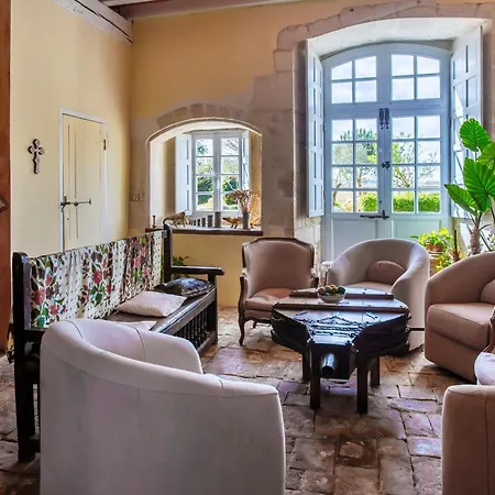 Chateau De Lugerat Bed & Breakfast Bignac