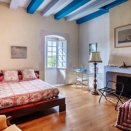 Bed & Breakfast Chateau De Lugerat