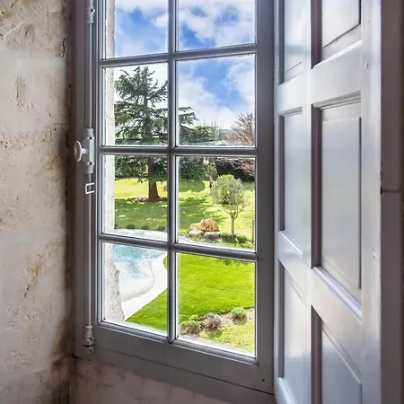 Chateau De Lugerat Bed & Breakfast 3*