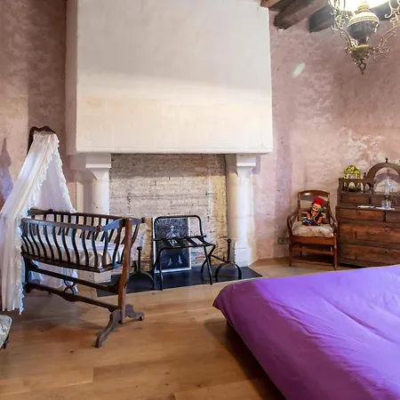Chateau De Lugerat Bed & Breakfast Bignac