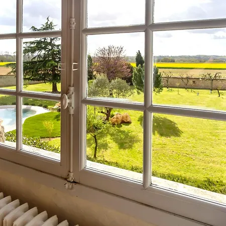 Chateau De Lugerat Bed & Breakfast