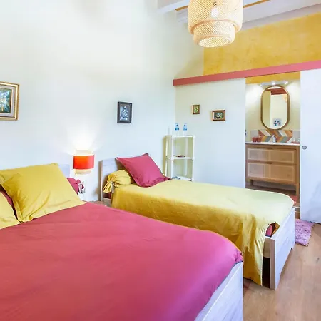 Bed & Breakfast Chateau De Lugerat 3*