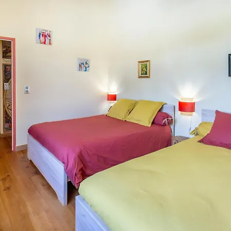 Chateau De Lugerat 3*