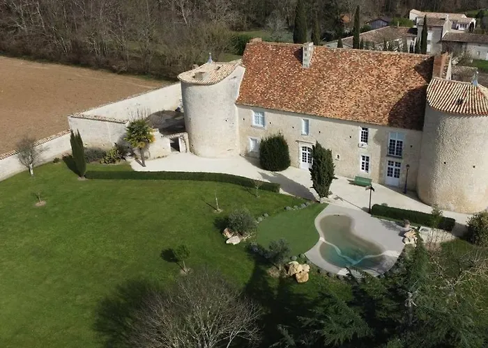 Bed & Breakfast Chateau De Lugerat - 4 - 2 Et 3 Personnes Montignac-Charente