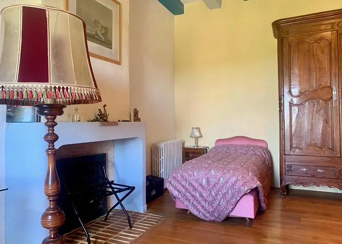 Chateau De Lugerat - 4 - 2 Et 3 Personnes Bed & Breakfast *